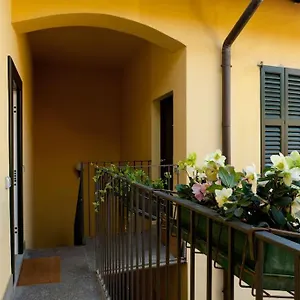 Lovely Flat With Park View , Milano Italia