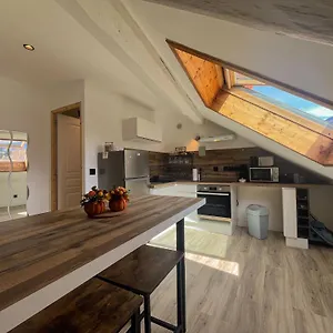 https://cocon-sous-les-toits.hotels-rhonealpes.com