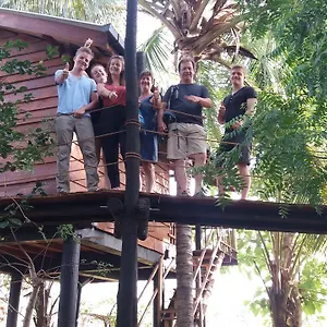 https://sigiri-sarilco-rock-view-treehouse.kandyhotelsnow.com